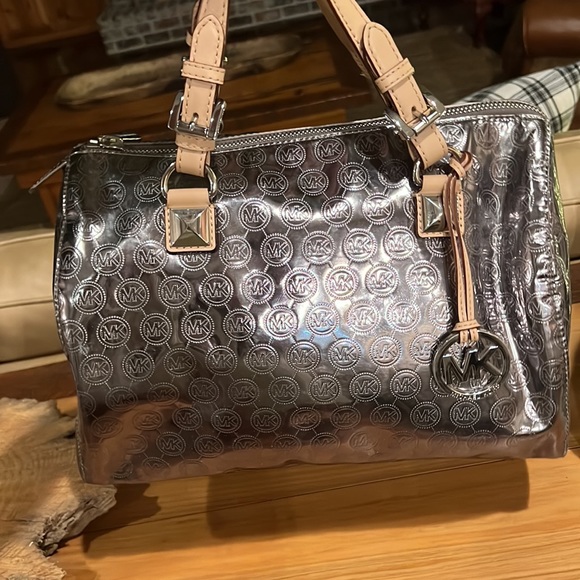 Michael Kores purse - Picture 3 of 8